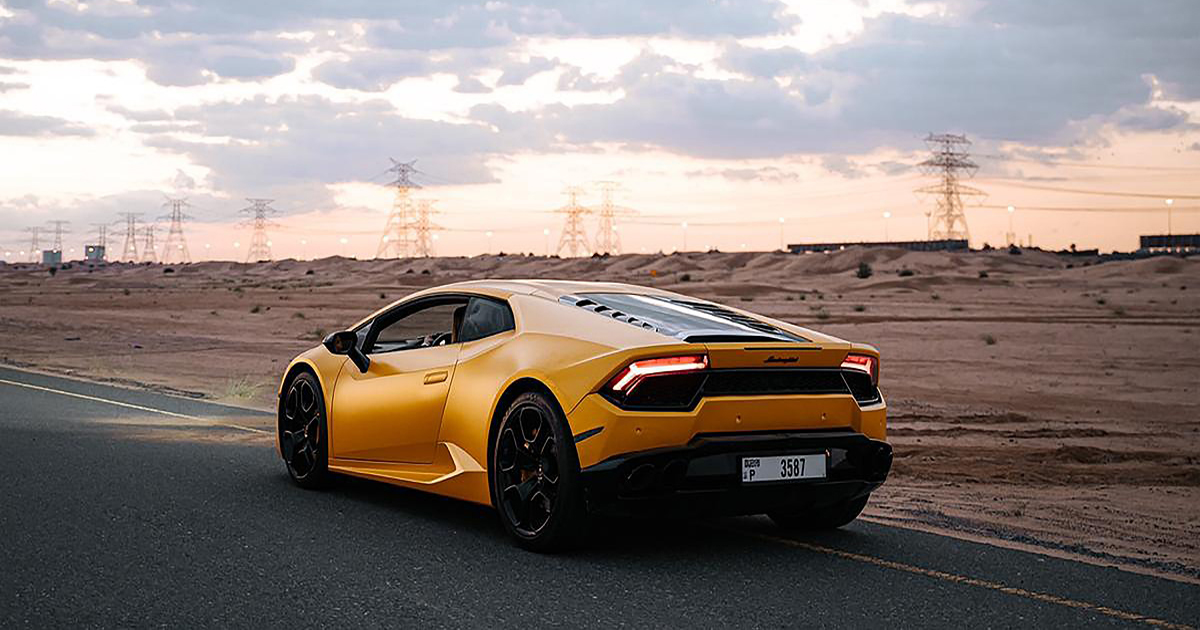 You are currently viewing Why should you invest in rental luxury cars in Dubai?